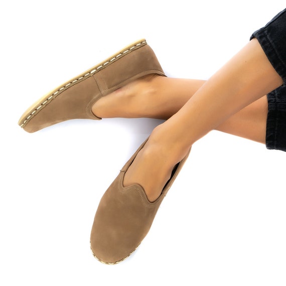 Ladies tan hotsell flat shoes