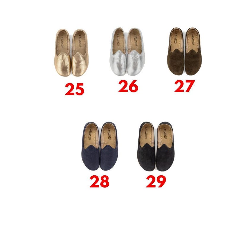 five pairs of shoes, each pair numbered from 25 to 29, arranged in a grid-like pattern.