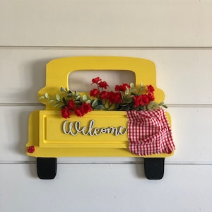 Camión floral amarillo con flores rojas