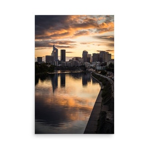 Tirage photo de Paris "Golden sky over the city", coucher de soleil sur le quartier d’affaires de La Défense à Paris - Impression Déco Photo