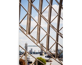 Fotoprint van Londen "Tower Bridge on the web", de iconische Londense brug door het canvas van London Bridge - Impression Photo Wall Art