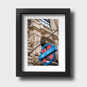 Stampa fotografica di Parigi "Colored Metro Sign", ex insegna colorata della metropolitana di Parigi - Impression Wall Art