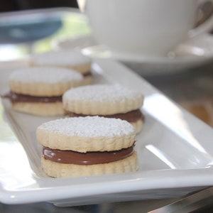 18 Traditional Alfajores
