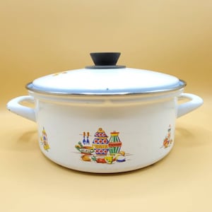 Vintage 1960&#39;s/70&#39;s Unique German Enamelware 2 1/2 Quart Kitchen Cooking Pot Decor