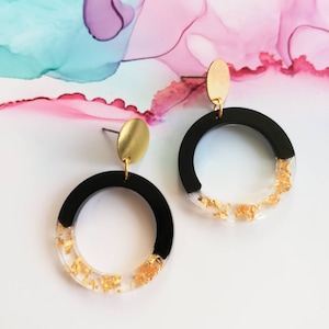 Handmade circle resin earrings, black and encased gold leaf, geometric earrings, hypoallergenic surgical steel post