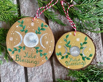 Décoration De Noël à Suspendre En MDF Dos Marron Forme Lune 7,8 X 8 Cm Vendu A L Unite