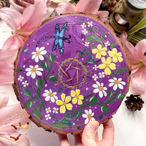 Pentagrama de madeira pintado à mão, libélula floral, arte pagã e decoração de altar e acessórios | Presentes Wiccan | Ideias para presentes de Natal Yule
