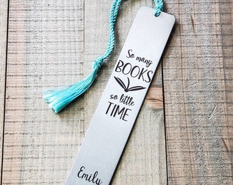 Personalisiertes Lesezeichen-Buchliebhaber Geschenk-Personalisiertes Lesezeichen Metall-Lesezeichen mit Gravur-So viele Bücher so wenig Zeit-Zitat Lesezeichen