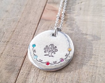 Personalisierte Stammbaum-Halskette mit Swarovski Geburtssteinen