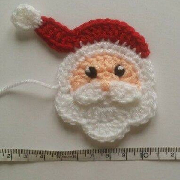 1 applique/ embellissement du père Noël au crochet fait main