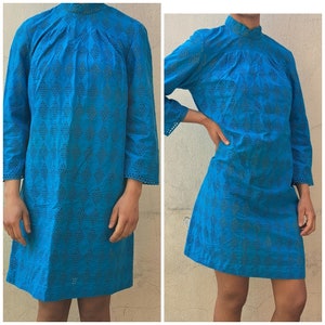 Original 60s vintage mini dress Swinging Sixties blue turquoise eyelet embroidery size 34 Victorian collar cotton Twiggy