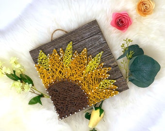 String Art di girasoli / decorazione rustica con string art, cartello con string art in stile fattoria, decorazione murale rustica in legno con fiori