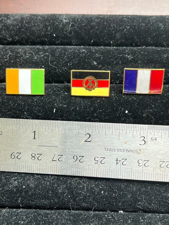 Flags of the World Pins Gem