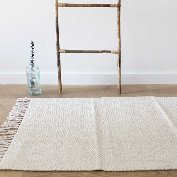 White-0ff Cotton 100% Rug.Bath Mat,Door Entrance, bedside room rug.Vegan and Sustainable rug for a boho and nordic home decor