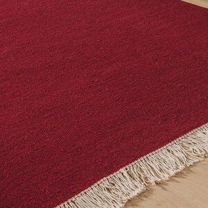 Rood wollen vloerkleed met franjes, handgeweven effen platgeweven vloerkleed voor de woonkamer, bordeauxrood Scandinavisch vloerkleed afbeelding 2