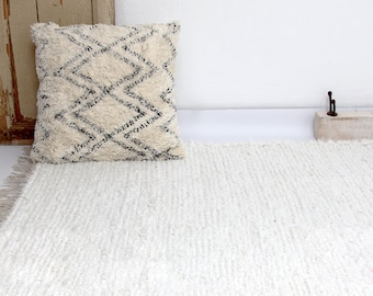 Handwoven White Cotton Rug, Textured Scandinavian Boho Area Rug with Fringe for Bedroom & Living Room