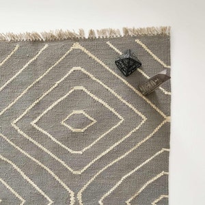 Scandinavian Kilim Rug: Handwoven Wool Flatweave, Grey & Cream Diamond Geometric Dhurrie (168x251cm) image 2