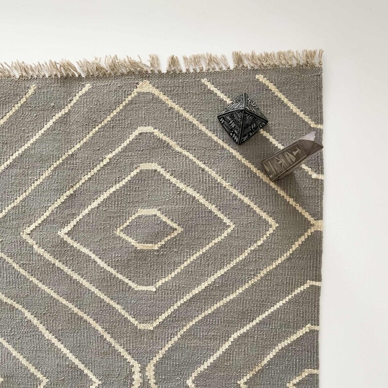 Scandinavian Kilim Rug: Handwoven Wool Flatweave, Grey & Cream Diamond Geometric Dhurrie (168x251cm) image 2