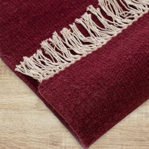Rood wollen vloerkleed met franjes, handgeweven effen platgeweven vloerkleed voor de woonkamer, bordeauxrood Scandinavisch vloerkleed afbeelding 1