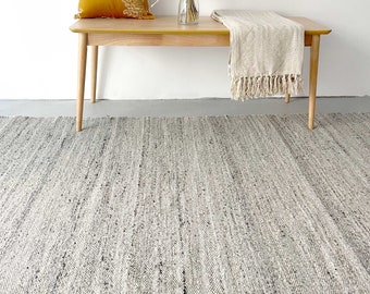 Wool rug in gray tones with a touch of cotton. Gray tones carpet with marbled ideal to adapt to many decoration styles