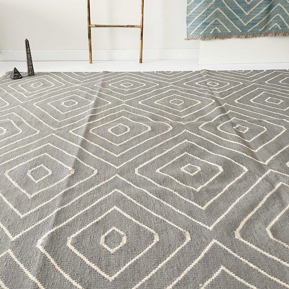 Scandinavian Kilim Rug: Handwoven Wool Flatweave, Grey & Cream Diamond Geometric Dhurrie (168x251cm)