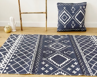 蓝色的棉地毯。跑步者地毯。深蓝色的地毯。北欧地毯。客厅的地毯。浴室地毯。卧室的地毯。厨房的地毯。那种波西米亚风格的装饰地毯。素食地毯