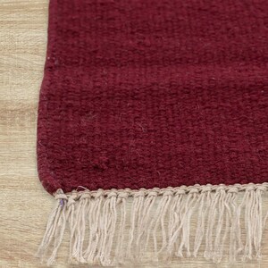 Rood wollen vloerkleed met franjes, handgeweven effen platgeweven vloerkleed voor de woonkamer, bordeauxrood Scandinavisch vloerkleed afbeelding 3