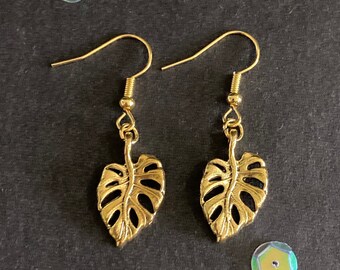 Goldene Monstera Blatt Ohrringe, Gold Laub Schmuck, Vintage Style Dangly Charm Ohrringe