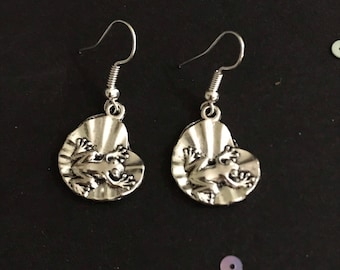 Silver Frog Lily Pad Earrings, Vintage Style Dangly Charm Earrings, Frog Jewellery, Frog Earrings