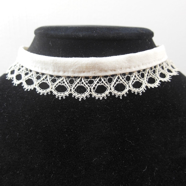 Collier en dentelle fine