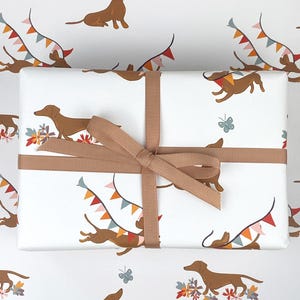 Carta da regalo con bassotto e cartellini regalo abbinati / Carta da regalo opaca piegata a forma di cane bassotto / Festa di compleanno per amanti dei cani / Linda Fox Design
