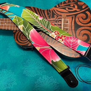 Pasek do ukulele z motywem hawajskich kwiatów: pikowane końcówki ze skóry wegańskiej