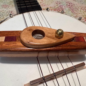 Kazoo artesanal de jatobá e cerejeira, 14 peças, com estojo.