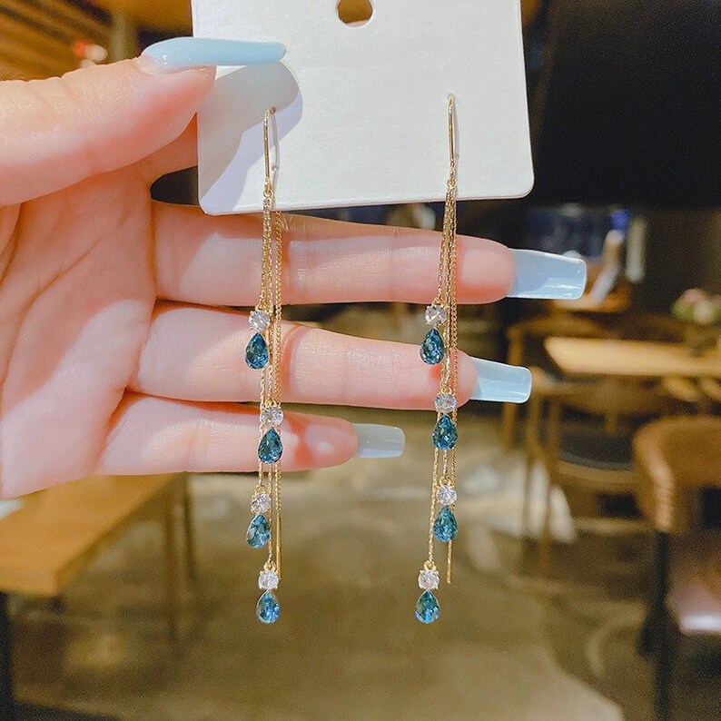 Novelty Design Shiny Rhinestone Flowers Dangle Earrings