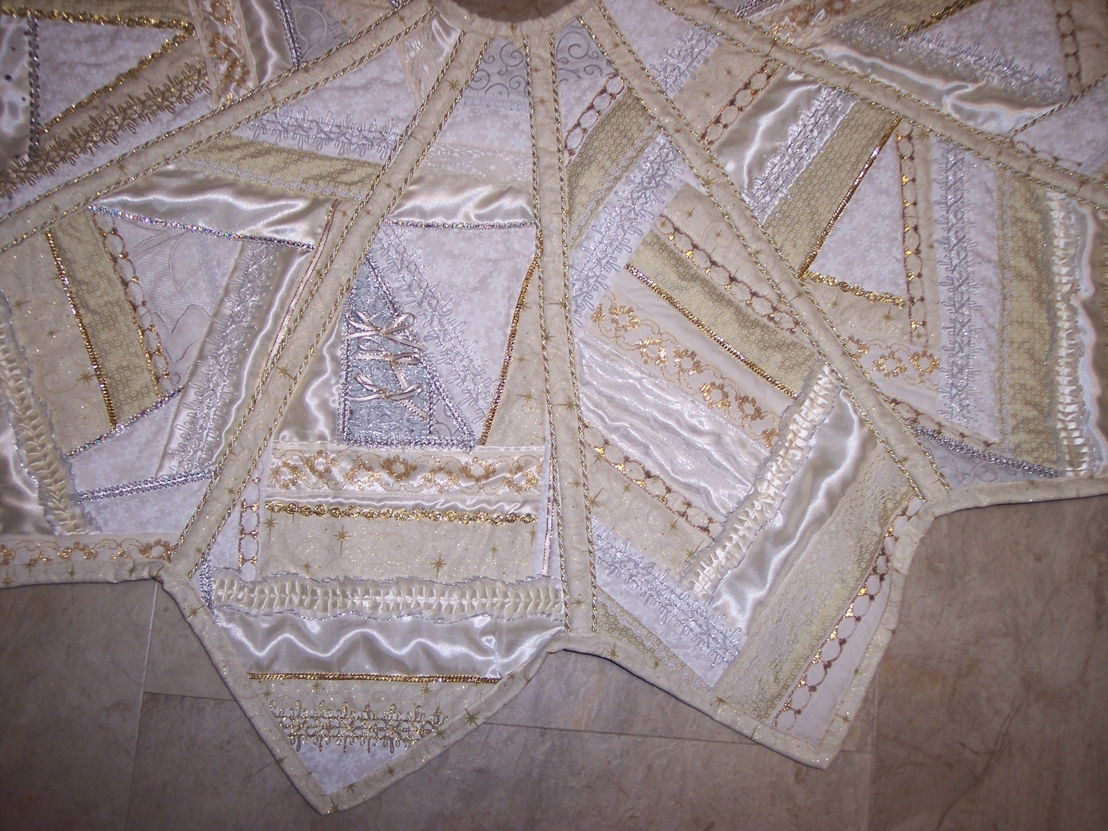 Elegant Christmas Tree Skirts 