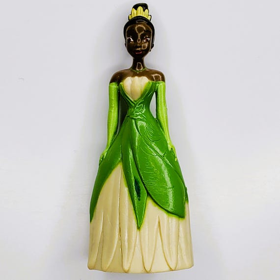 disney princess with dark green dress Aurora green dress by SingerofIceandFire on DeviantArt