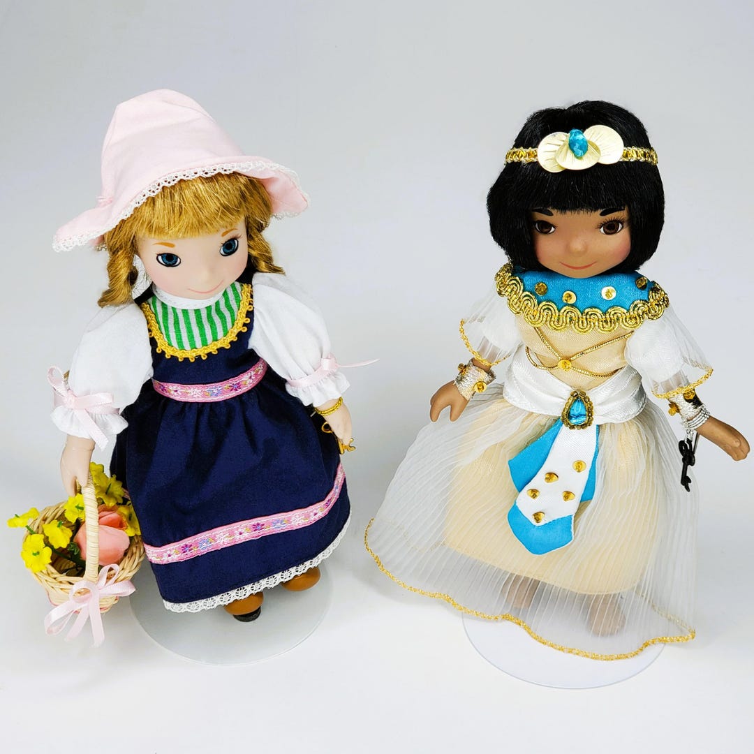 It's a Small World Dolls Holland & Egypt Keepsake Porcelain Doll