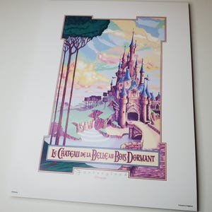 Póster del Castillo de la Bella Durmiente de Disney, Le Chateau de la Belle au Bois Dormant, con licencia oficial de Euro Disneyland Paris Fantasyland Litografía