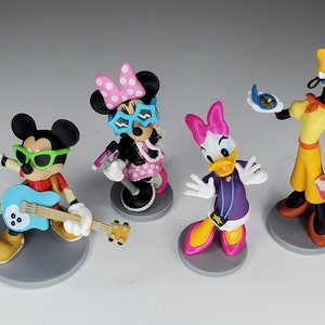 Disney Animator&#39;s Deluxe Figures Rockstar Series Mickey Mouse Clarabelle Minnie Mouse Daisy Duck Vinyl PVC Cake Topper Guitar Frontman