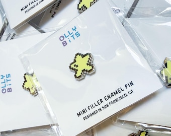 Mini pin de esmalte Pixel Star amarillo (plateado) (0,5")