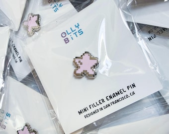 Mini pin de esmalte de estrella de píxeles en color rosa pastel (plateado) (0,5")