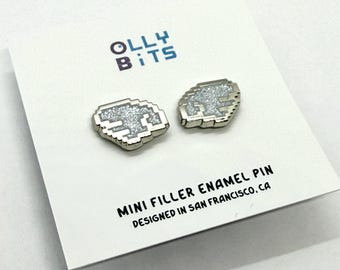 Mini pin de esmalte de relleno de alas de píxeles de Chibi con purpurina plateada (bañado en plata, 1,27 cm)