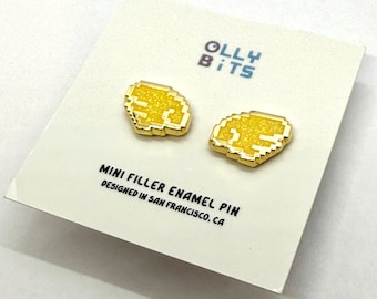 Mini pin de esmalte con alas de píxel Chibi con purpurina dorada (chapado en oro) (0,5")