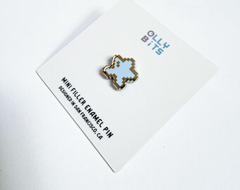 Mini pin de esmalte de relleno de estrella de píxeles en azul pastel (plateado) (0,5")