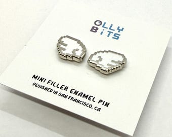 Mini pin de esmalte de relleno de alas de píxel Chibi de alas blancas (plateado) (0,5")