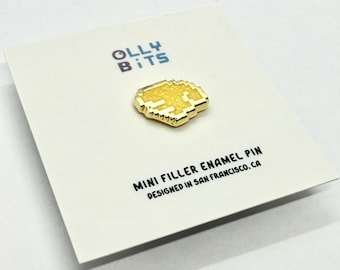 Mini pin de esmalte con diseño de ala izquierda con purpurina dorada (chapado en oro) de Chibi Pixel Wing (0,5")