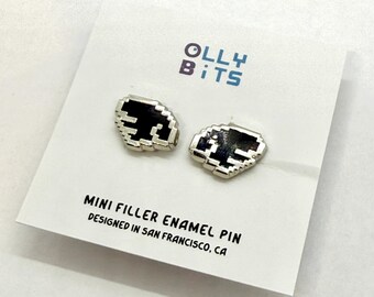 Mini pin de esmalte de relleno de alas de píxel Chibi de alas negras (chapado en plata) (0,5")