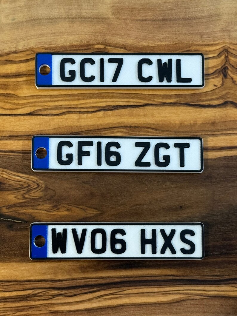 Set van 3 gepersonaliseerde Britse nummerplaatsleutelhangers Aangepaste autokentekensleutelhangers afbeelding 5