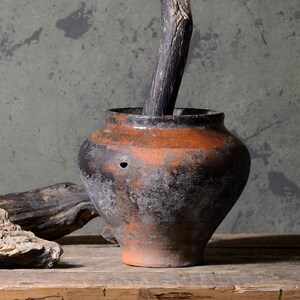 Antieke Oekraïense kleipot | Zwart met bruine glazuur | Wabi-Sabi-decor | 638