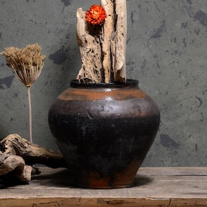 Antieke zwarte kleipot met bruin glazuur | Oekraïense Wabi-Sabi-vaas
